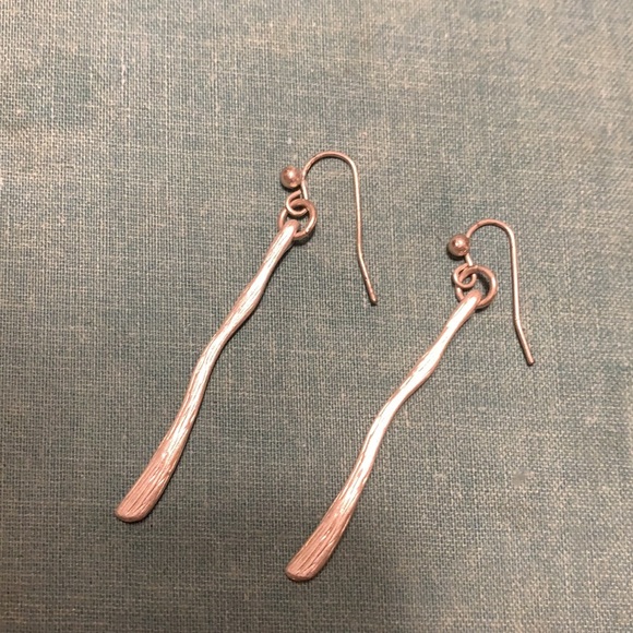 Textured silver costume earrings - Picture 3 of 3